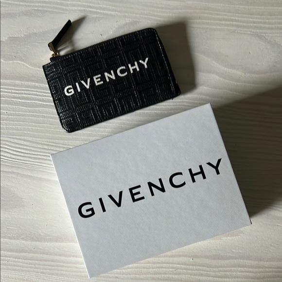 SOLD🌸 Givenchy Textured Card Holder Zippy Wallet - Picture 3 of 12